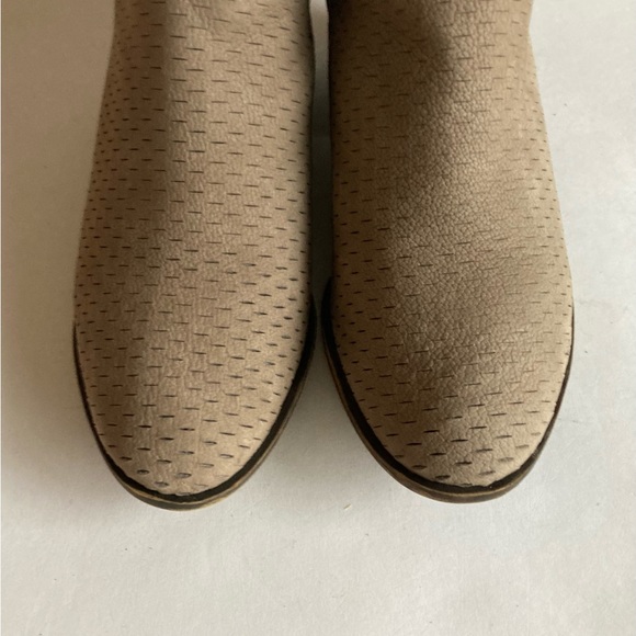 Lucky Brand Cream Leather Ankle Booties size 7 - Picture 10 of 12